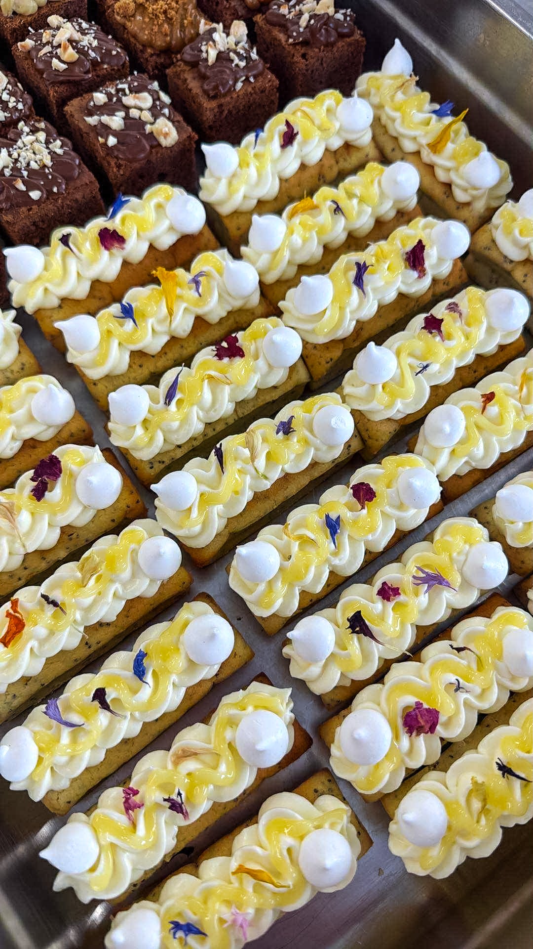 Lemon mini cakes